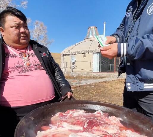 网红大锅肉,火遍网络的美食传奇