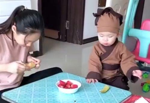 萌孩子吃哈密瓜,哈密瓜美食之旅