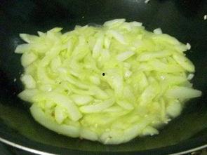 白瓜削皮怎么吃